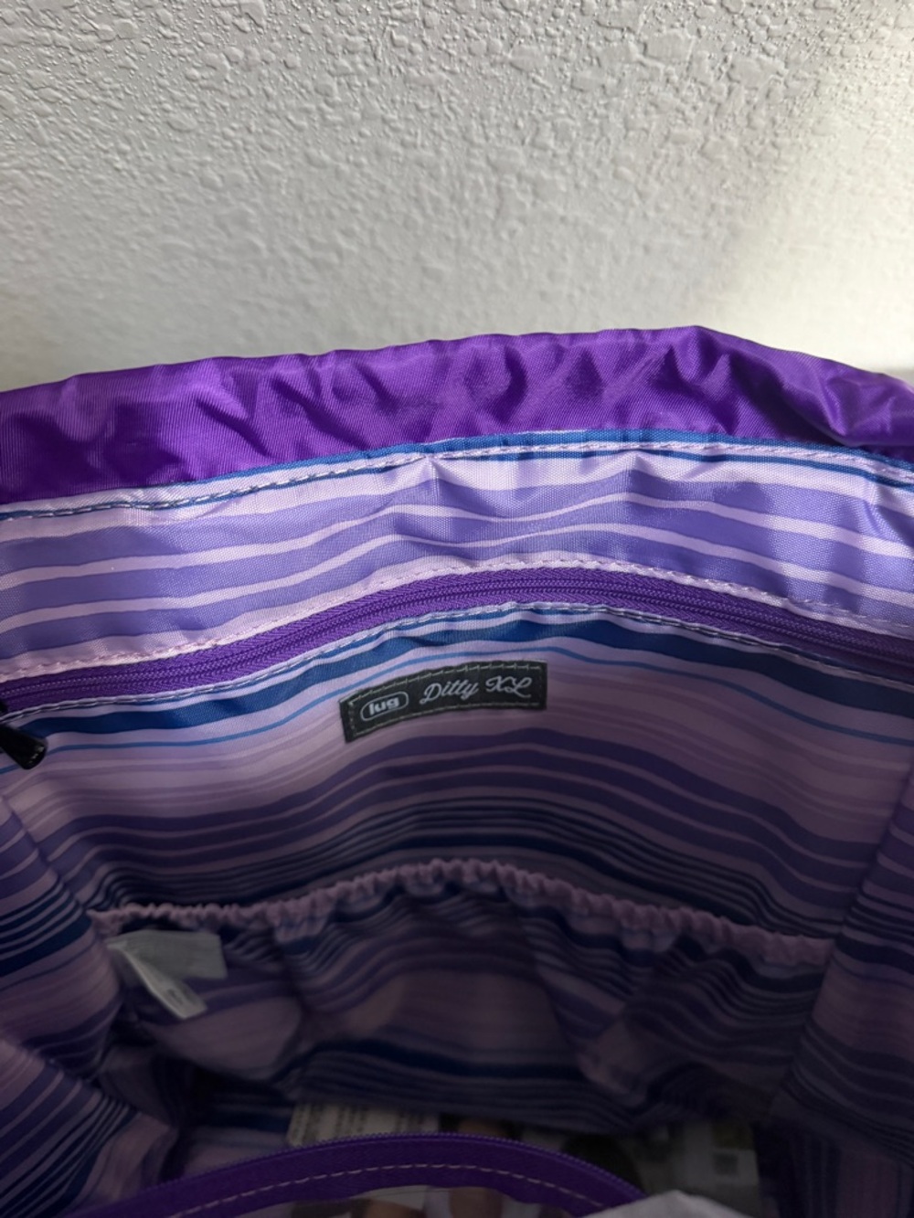 Lug DITTY XL Tote Bag~Grape Purple~NEW in packaging~Lightweight Everyday Carry - Picture 5 of 11